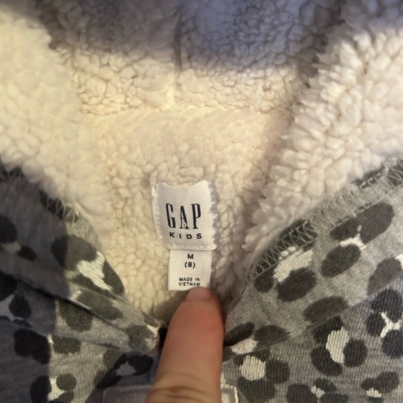 GIRLS Gap Sherpa Lined cheetah hoodie - Picture 3 of 3